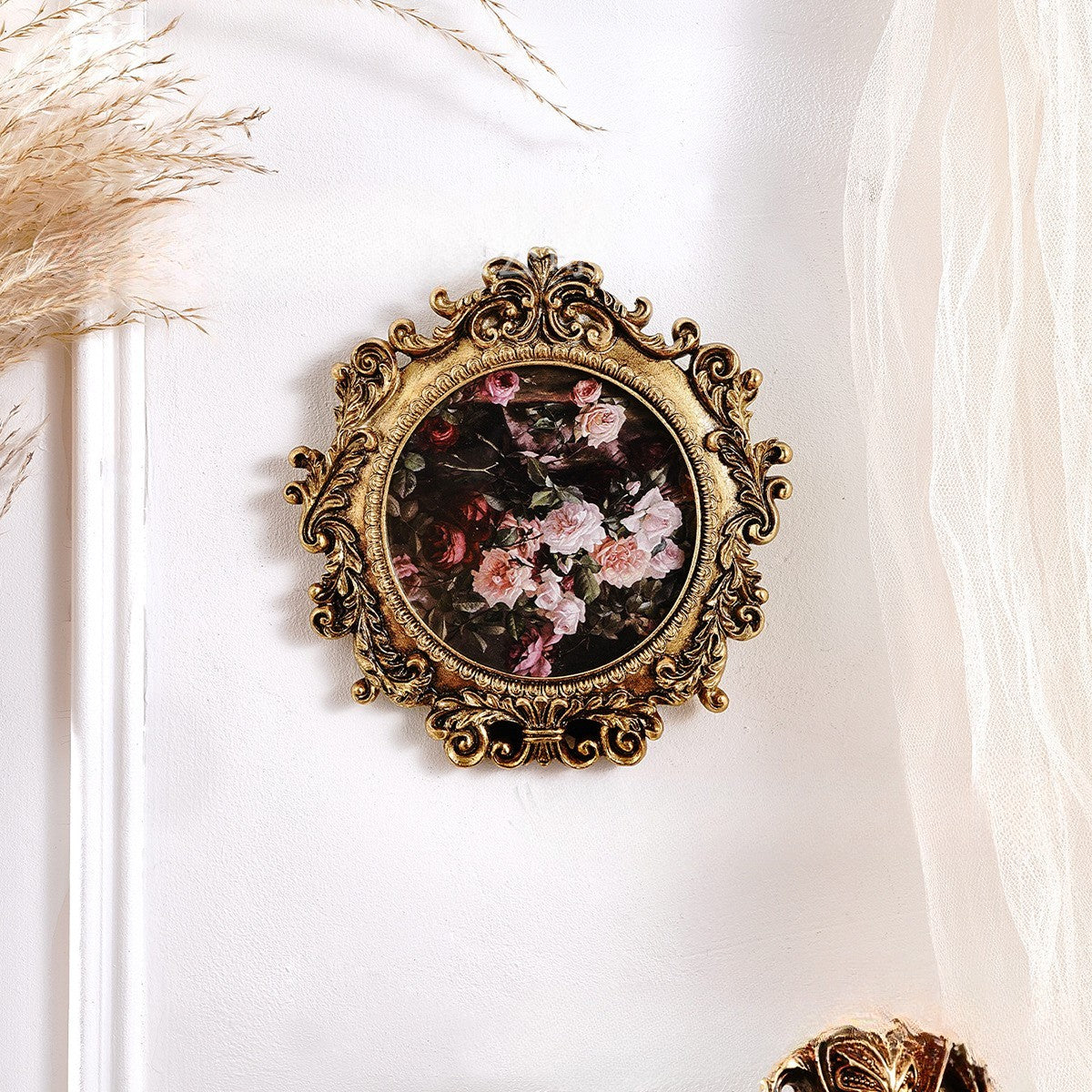 Round Ornate Photo Frame