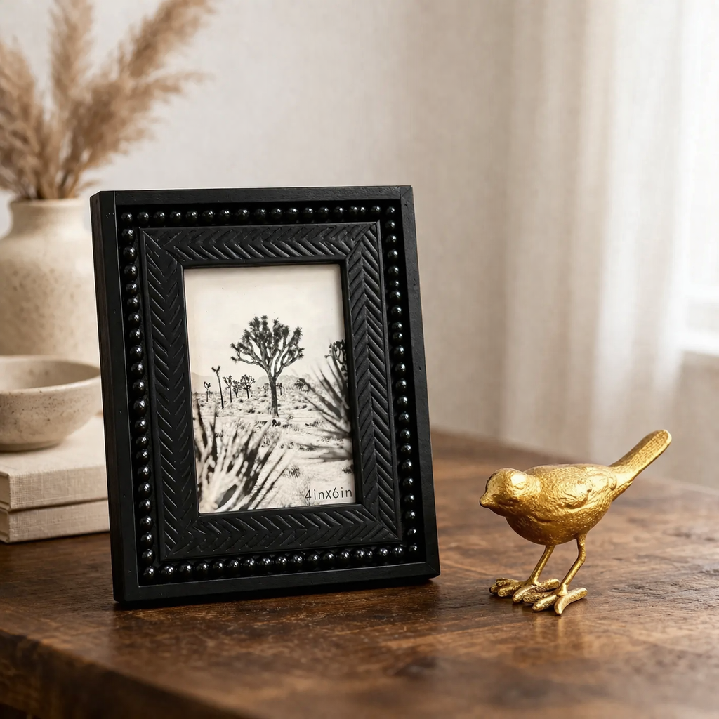 CLASSIC WOOD PHOTO FRAME IN BLACK