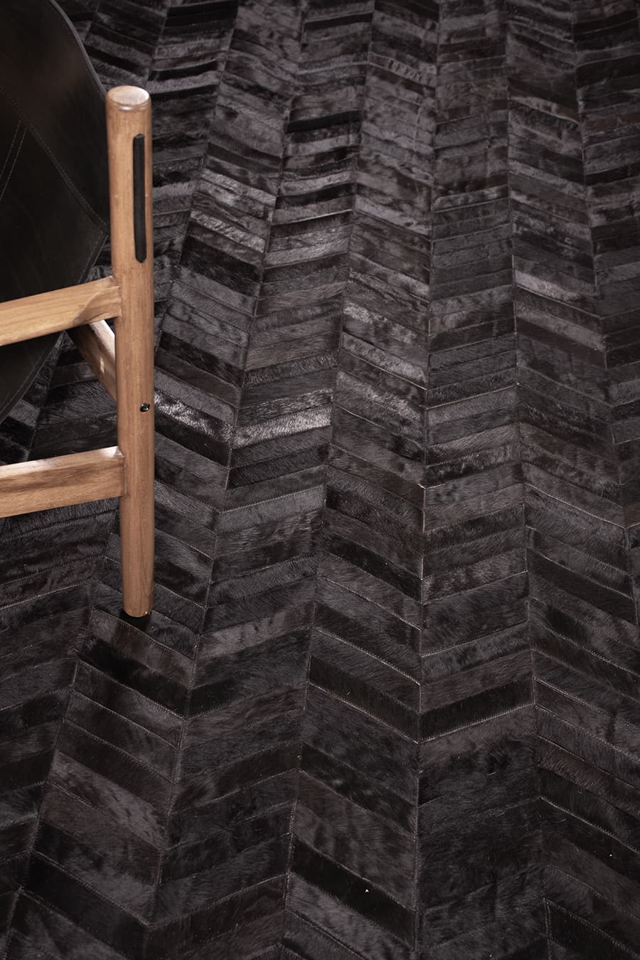 ROUND HERRINGBONE – Large Designer Cowhide Rug